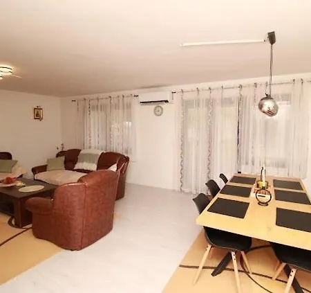 アパート Elez パレ